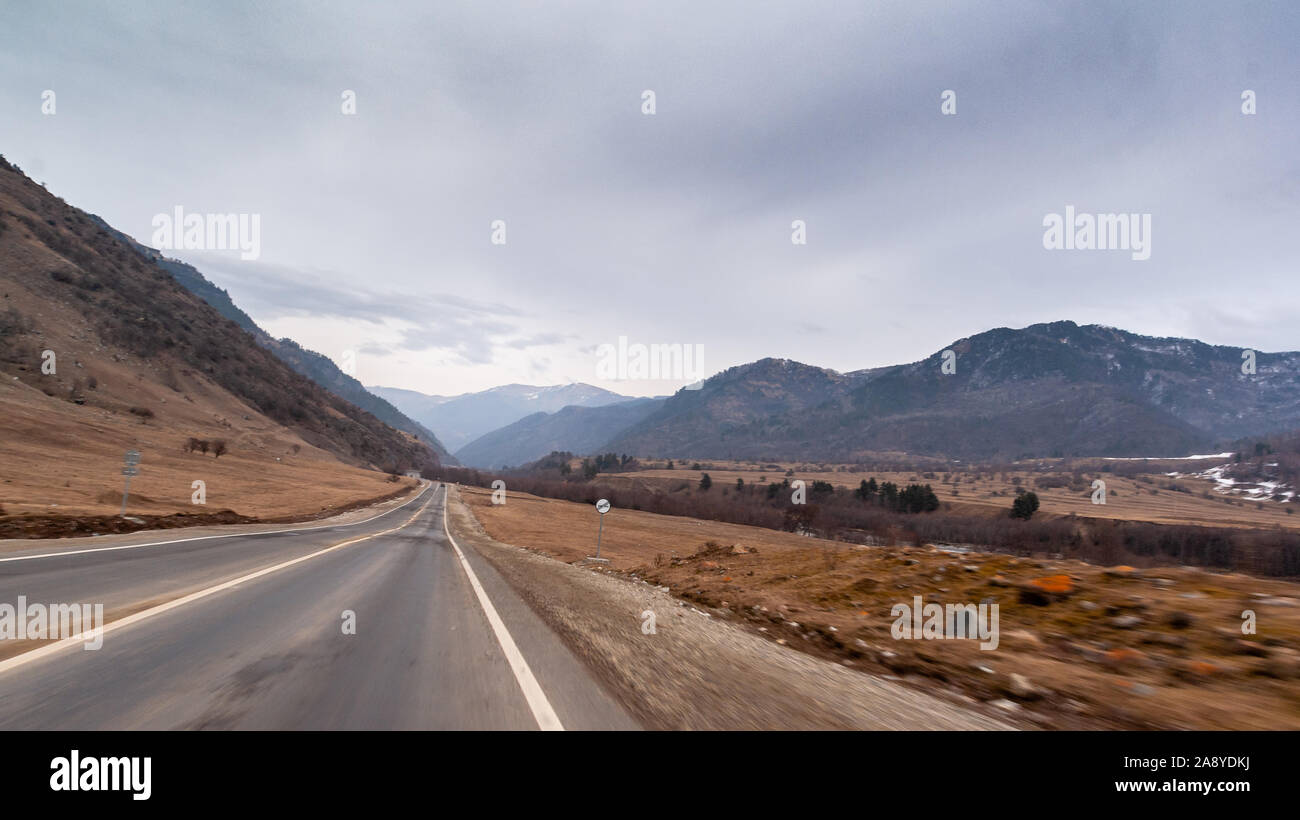 Straße durch Kaukasus Stockfoto