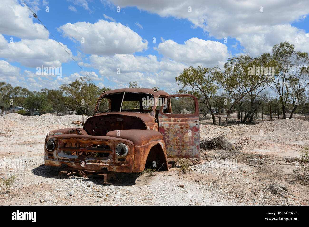 Alten ausrangierten rostigen Lkw im Opal Bergbau Felder von Lightning Ridge, New South Wales, NSW, Australien Stockfoto