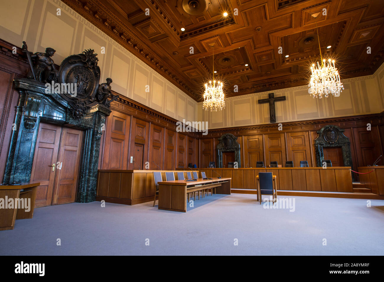 Nürnberg, Deutschland - 23. Oktober 2019: Ein Blick auf den Gerichtssaal 600 - der Veranstaltungsort der historischen Nürnberger Prozesse in der Stadt Nürnberg in Deutschland. Stockfoto