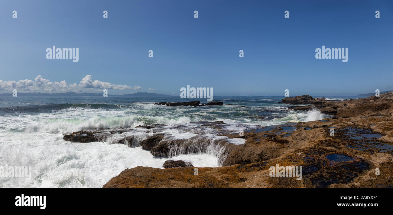 Botanical Beach, Port Renfrew, Vancouver Island, British Columbia, Kanada. Schöner Panoramablick auf einem felsigen Strand am Pazifik Küste während Stockfoto