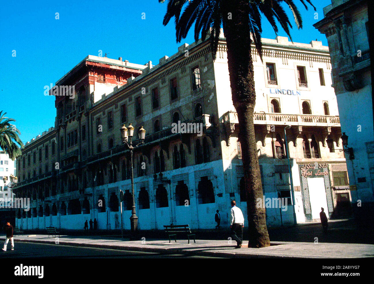 Das Hotel Lincoln, oder Bessonneau Building, wurde 1917 vom französischen Architekten Hubert Bride erbaut und symbolisierte die Art déco-Ära in Casablanca. Auf 13,500 m². (Foto aufgenommen in 1989). Abgerissen. Stockfoto