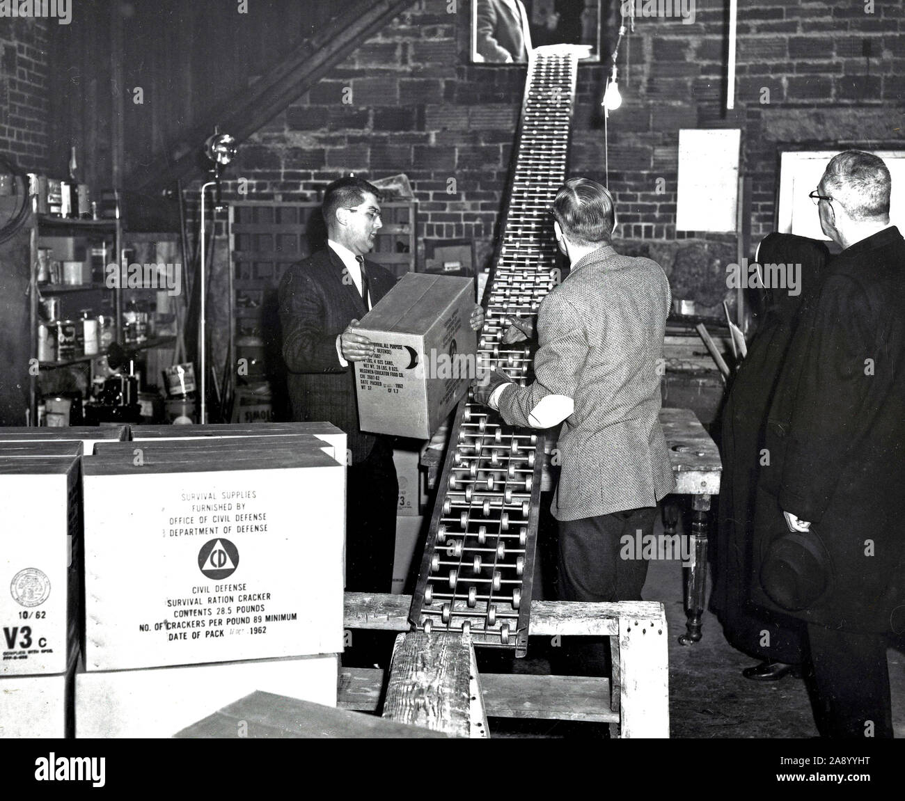 Strumpf Fallout Shelter mit dem Zivilschutz liefert, Villa Augustina Akademie, Goffstown, New Hampshire 1/22/1963 Stockfoto