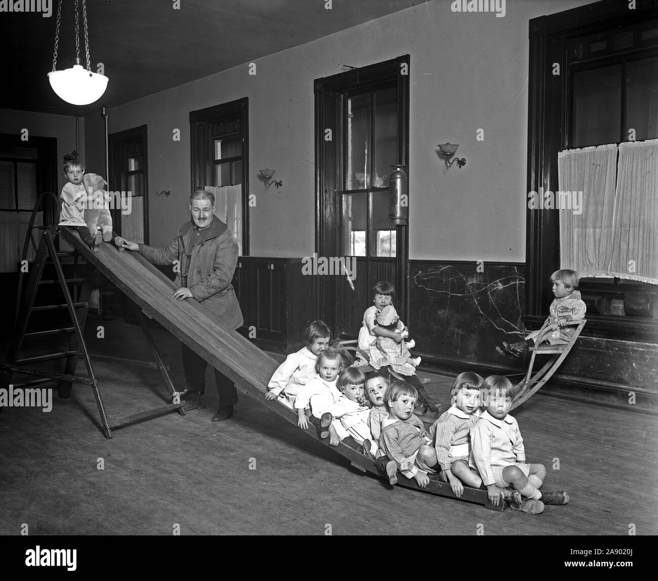 Kinder an Foundling hospital Spielzimmer Ca. 1900s Stockfoto