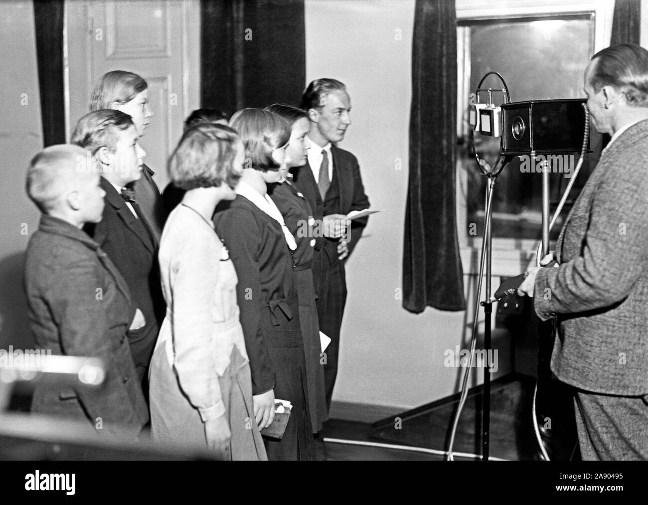 'Children's Hour', Radio Programm für Kinder, live im Studio bei Aleksanterinkatu 46 Räumlichkeiten in 1927. Finnische Broadcasting Company. Stockfoto