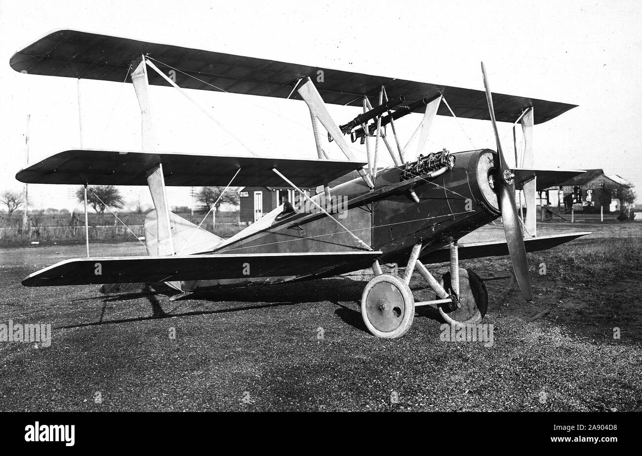 Curtiss Flugzeug und Motor Corporation, Buffalo, N.Y. Dreidecker mit Maschinengewehren montiert Stockfoto