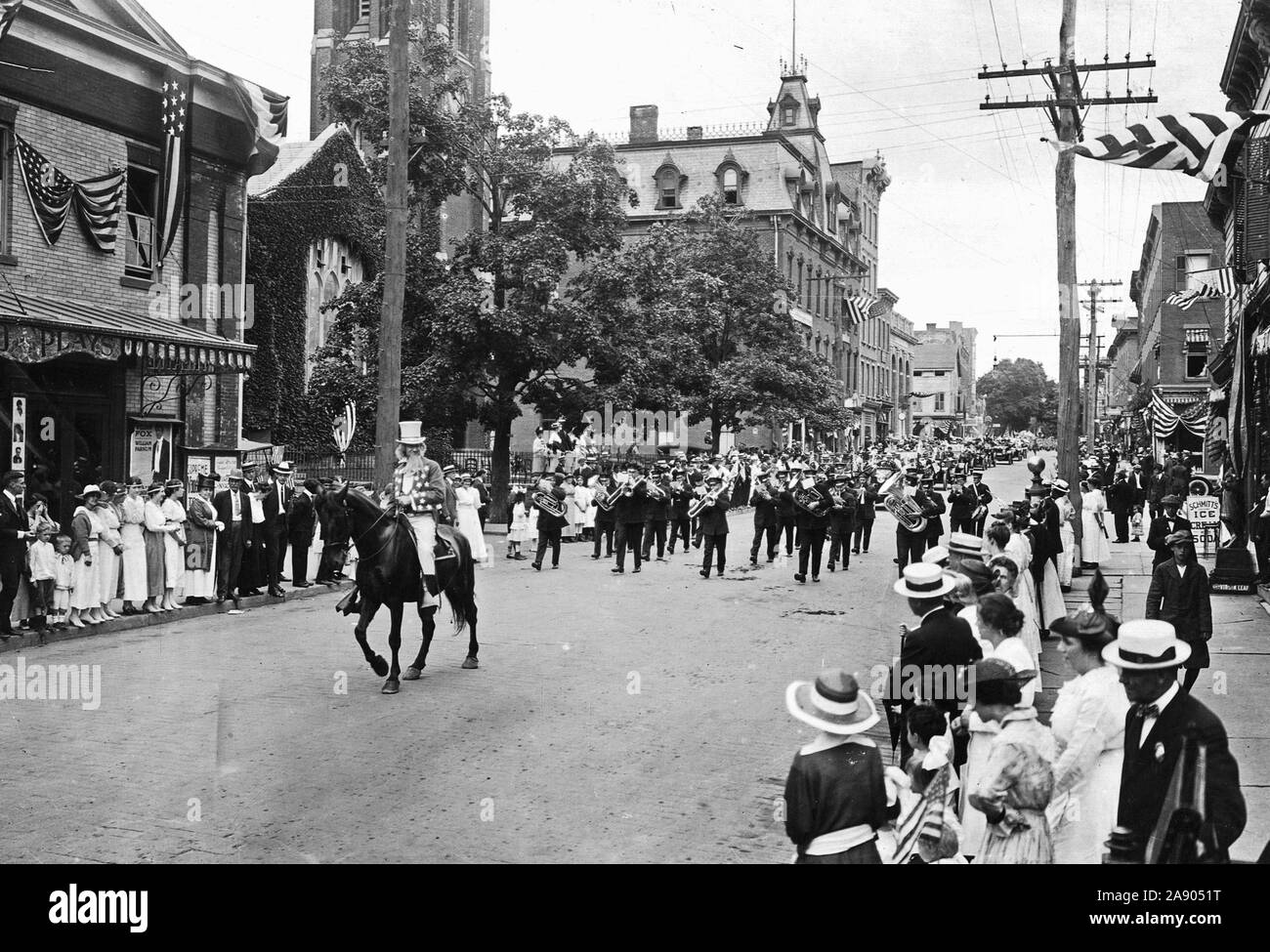 Zeremonien - Tag der Unabhängigkeit, 1917 - die Freiheit schwimmen durch Nyack, NY Straßen Juli 4, (1917) Feier. Im Gegensatz zu den Frieden float zum vorangegangenen Jahr verwendet Stockfoto