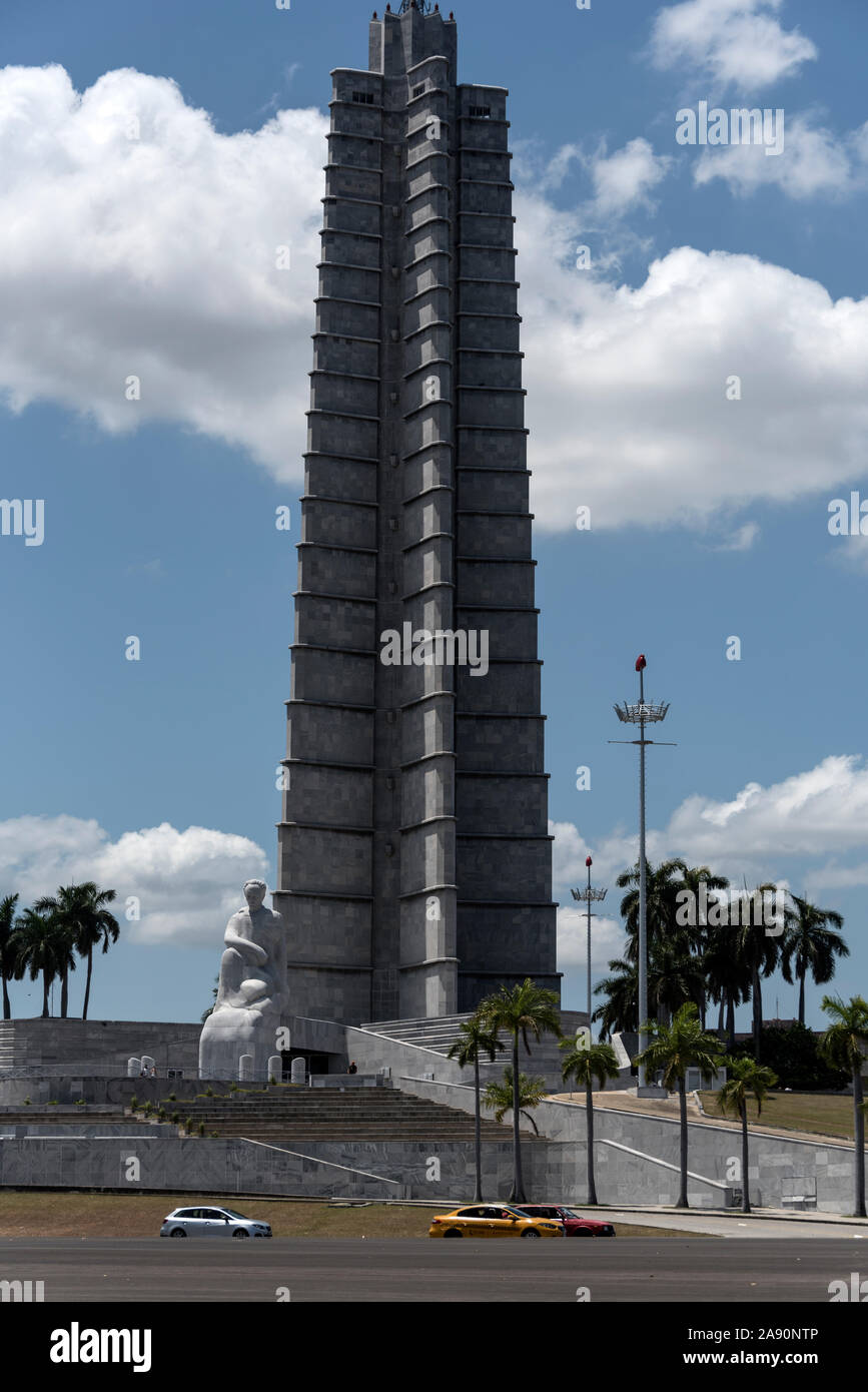 Die 109 m (358 ft) José Martí Memorial Tower ist einer der wichtigsten Havanna Sehenswürdigkeiten und touristische Attraktionen in der Mitte der Plaza Revolution im Vedado Stockfoto