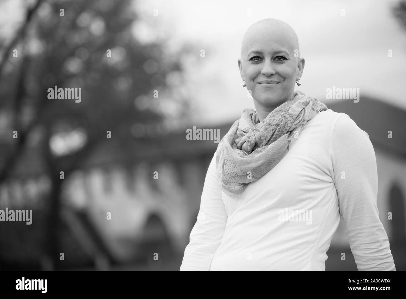 Porträt einer wunderschönen Fett Frauen während einer Krebsbehandlung der Chemotherapie. Stockfoto