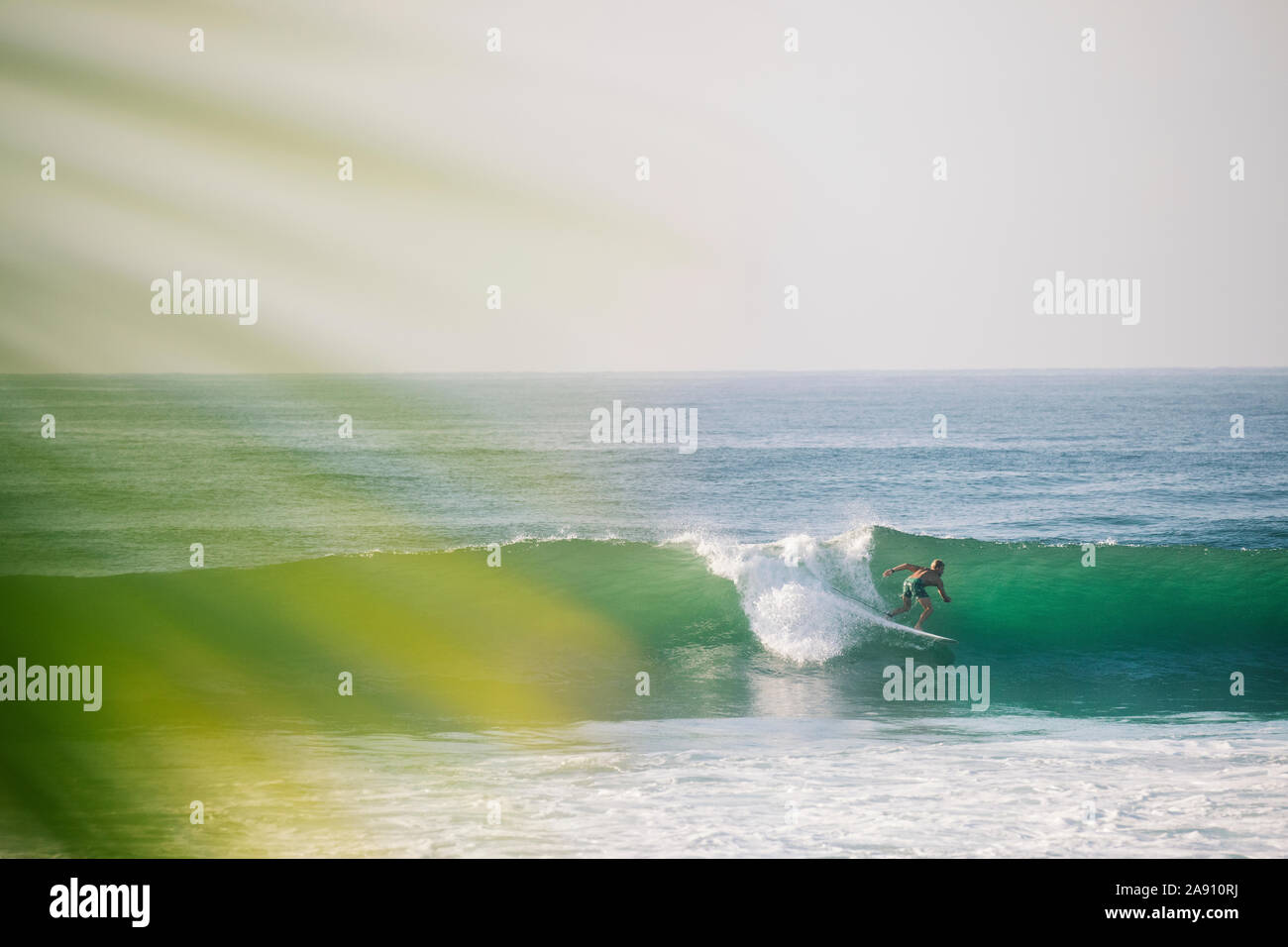 Mann, Surfen Stockfoto