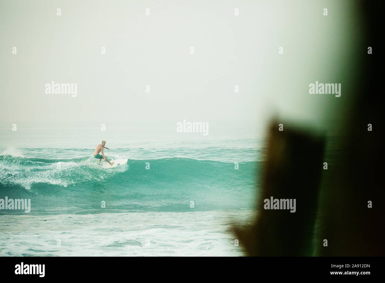 Mann, Surfen Stockfoto