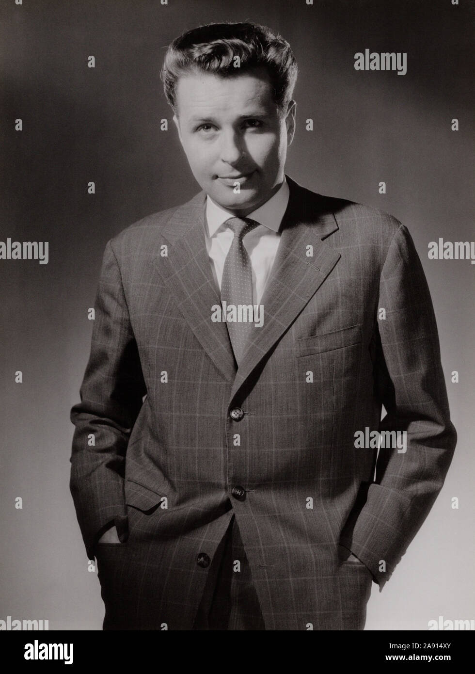 Eckart Dux, deutscher Wis, Synchronsprecher und Hörspielsprecher, Deutschland 1960. Deutsche Schauspieler, dubbing Schauspieler und Hörspiel Sprecher Eckart Dux, Deutschland 1960. Stockfoto