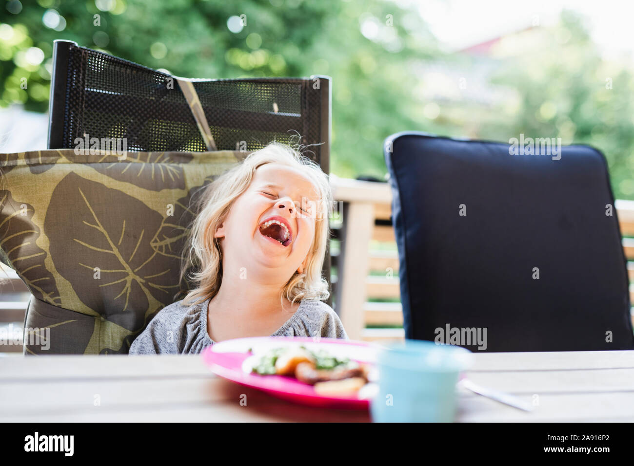 Happy Meal außerhalb in Stockfoto