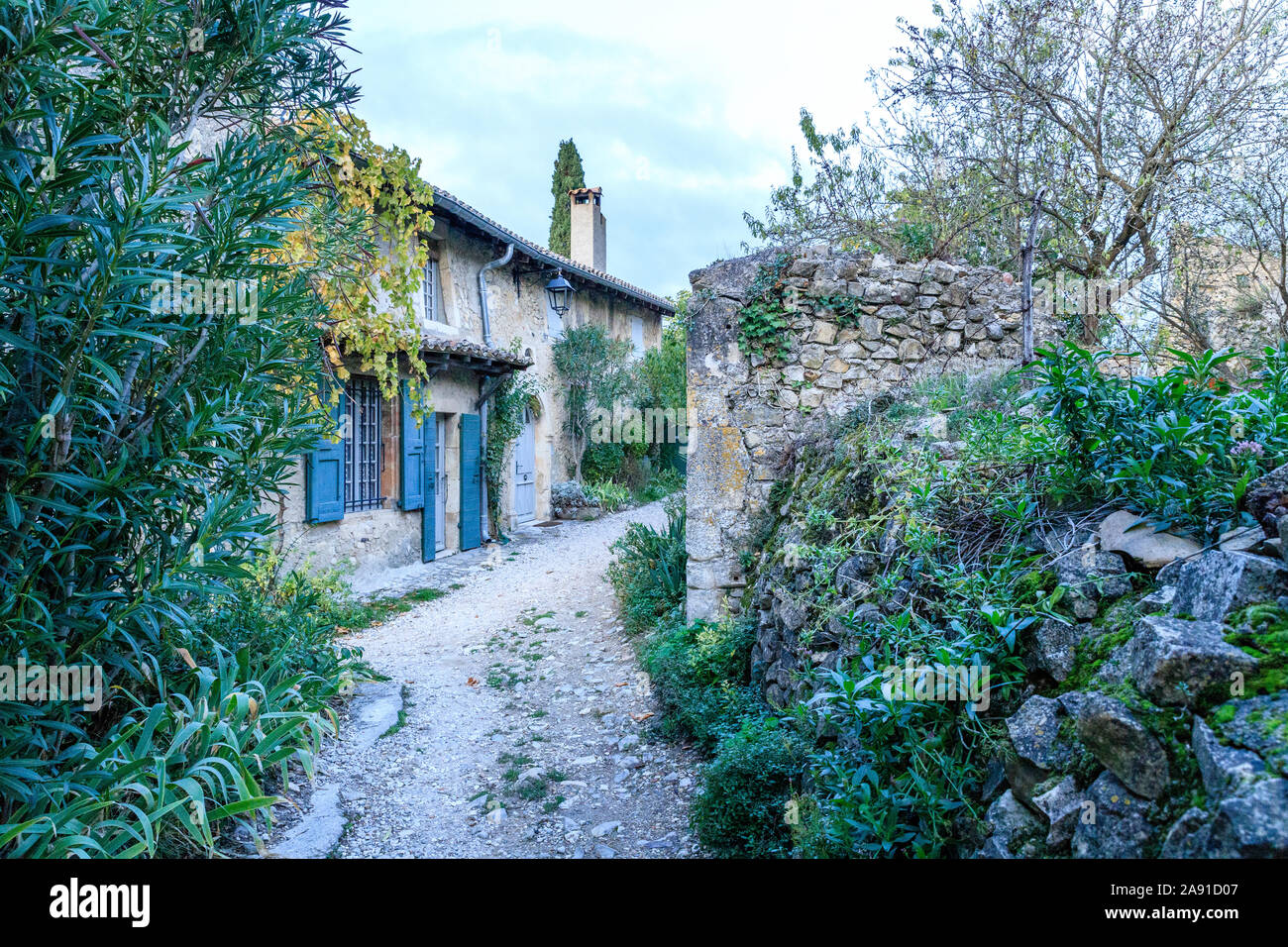 Frankreich, Drome, Mirmande, "Les Plus beaux villages de France (Schönste Dörfer Frankreichs), Gasse und Haus im Dorf // Frankreich, Stockfoto
