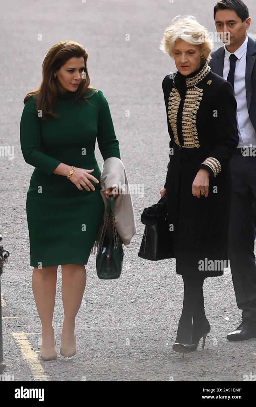 Prinzessin Haya Bint Al Hussein (links) und ihr Rechtsanwalt Baronin Fiona Shackleton an der Royal Courts of Justice in London, während der letzten Anhörung vor dem High Court Schlacht zwischen dem Herrscher von Dubai und seine entfremdete Frau über ihre Kinder. Stockfoto