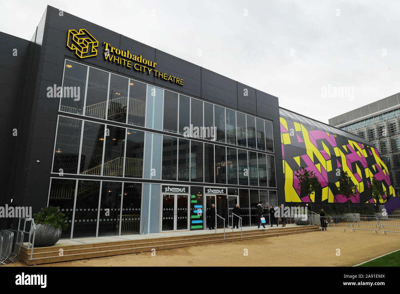 Der Troubadour Weiße Stadt Theater in London, wo der Herzog und die Herzogin von Cambridge eine freiwillige Veranstaltung mit der Charity Schreien teilgenommen haben, Treffen von Menschen aus über Großbritannien, die ihre Zeit, um den Text Service geben. Stockfoto