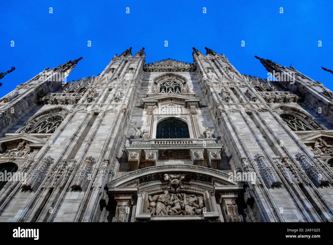 Blick auf den Mailänder Dom bei Nacht in Mailand, Italien. Stockfoto