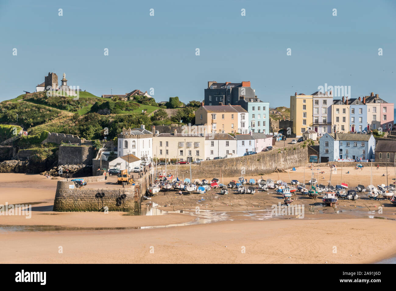 Sommer Blick auf Strand und Hafen, Strand, Tenby, Pembrokeshire, Wales. Stockfoto