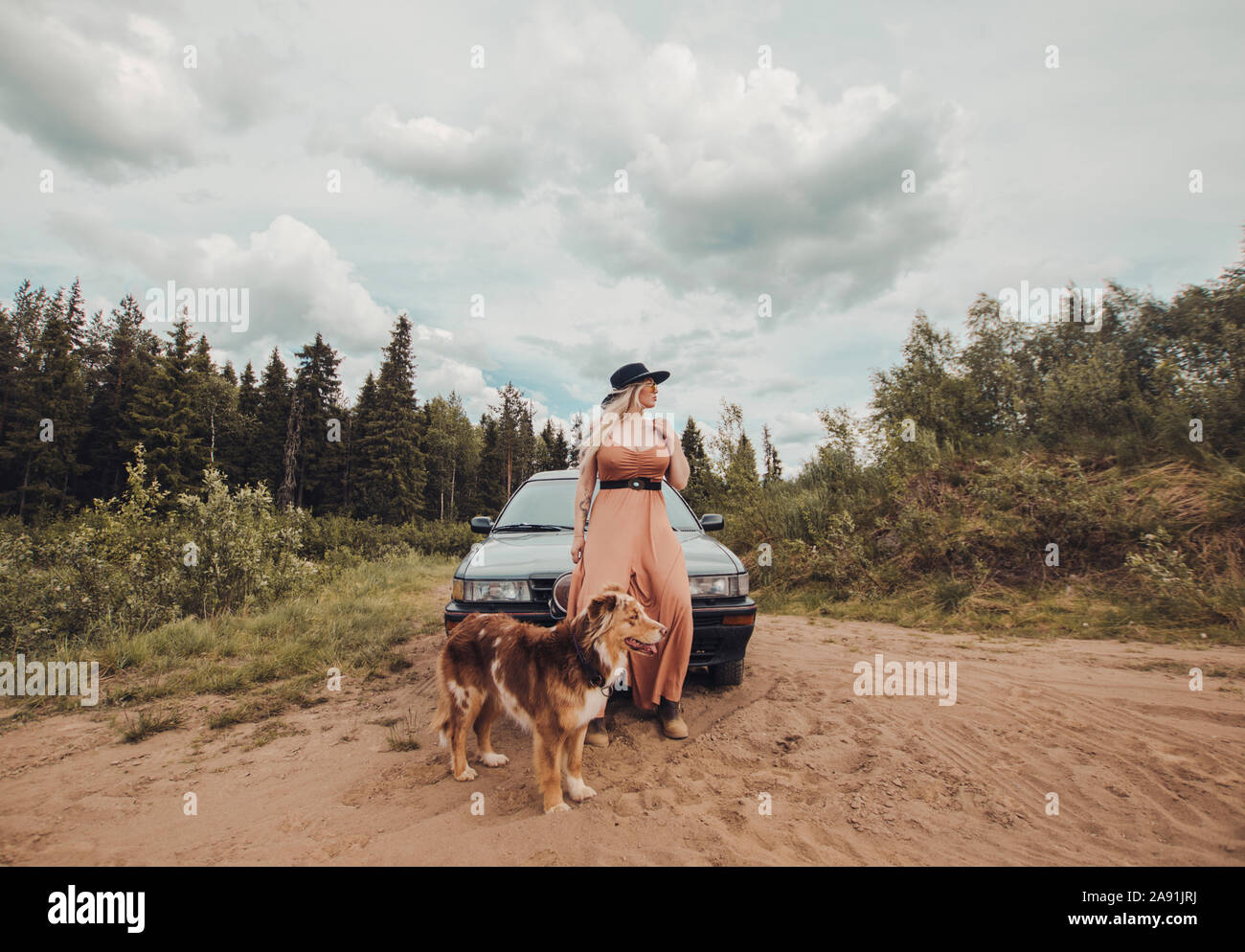 Frau mit Hund Stockfoto