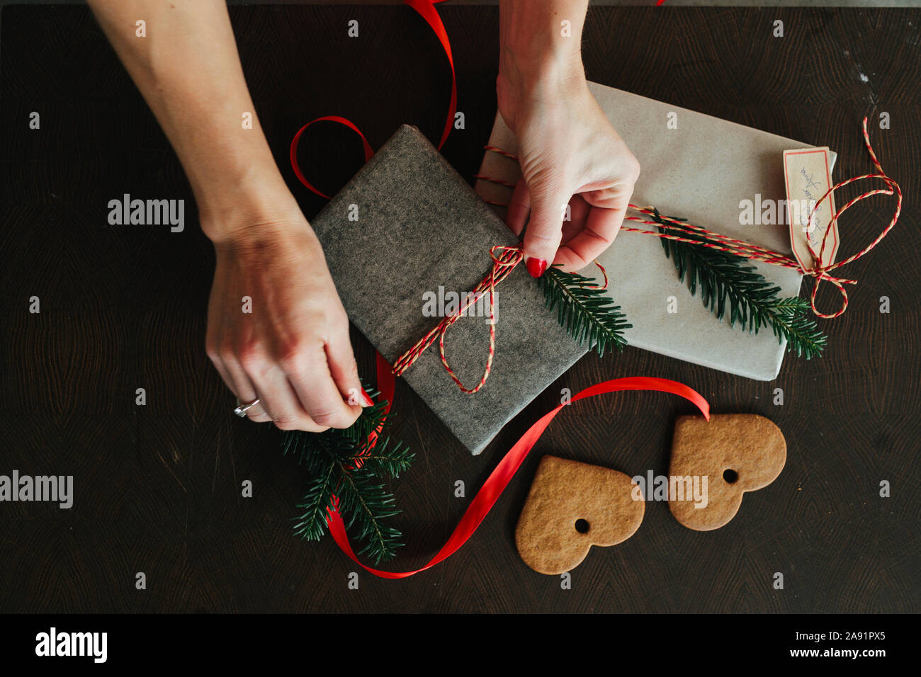 Verpackung Weihnachtsgeschenk Stockfoto