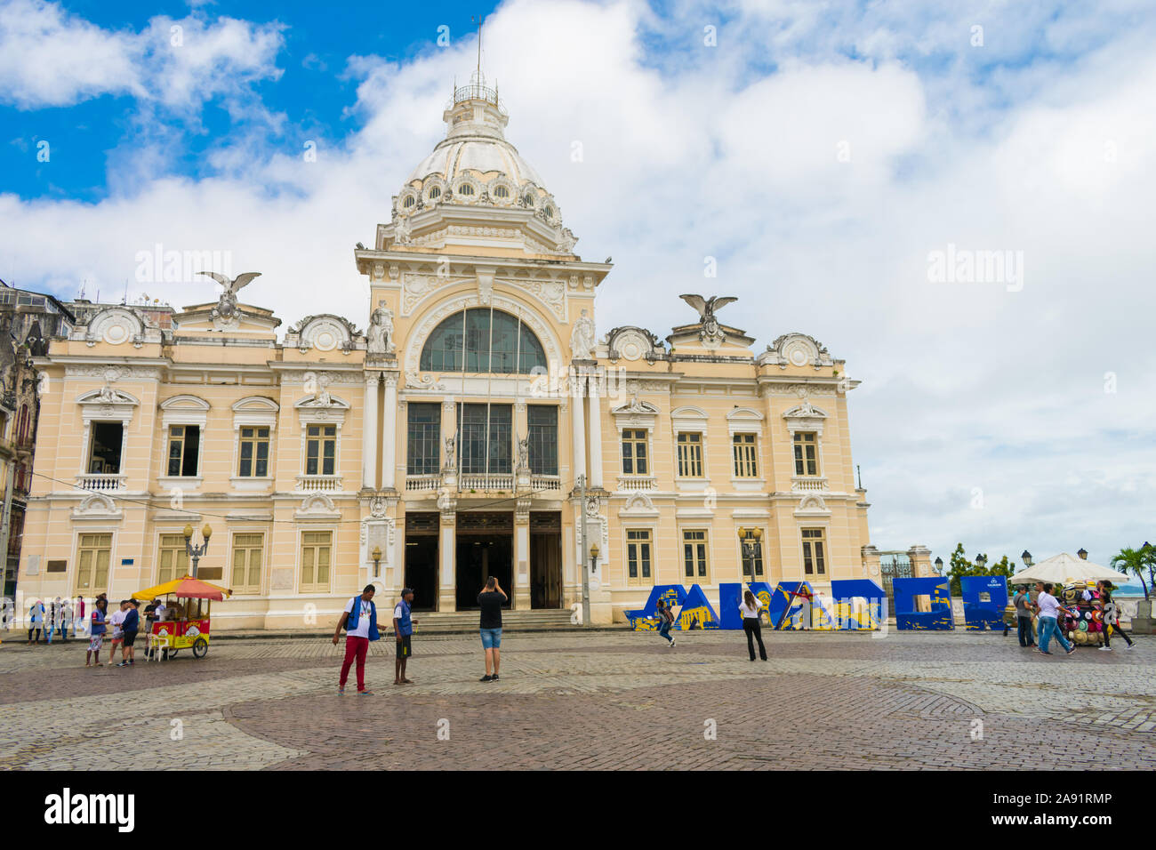 Ein Blick auf Rio Branco Palace, Gebäude aus dem 16. Jahrhundert an Tome de Souza Square, touristischen Salvador Zeichen auf der rechten Seite. Stockfoto