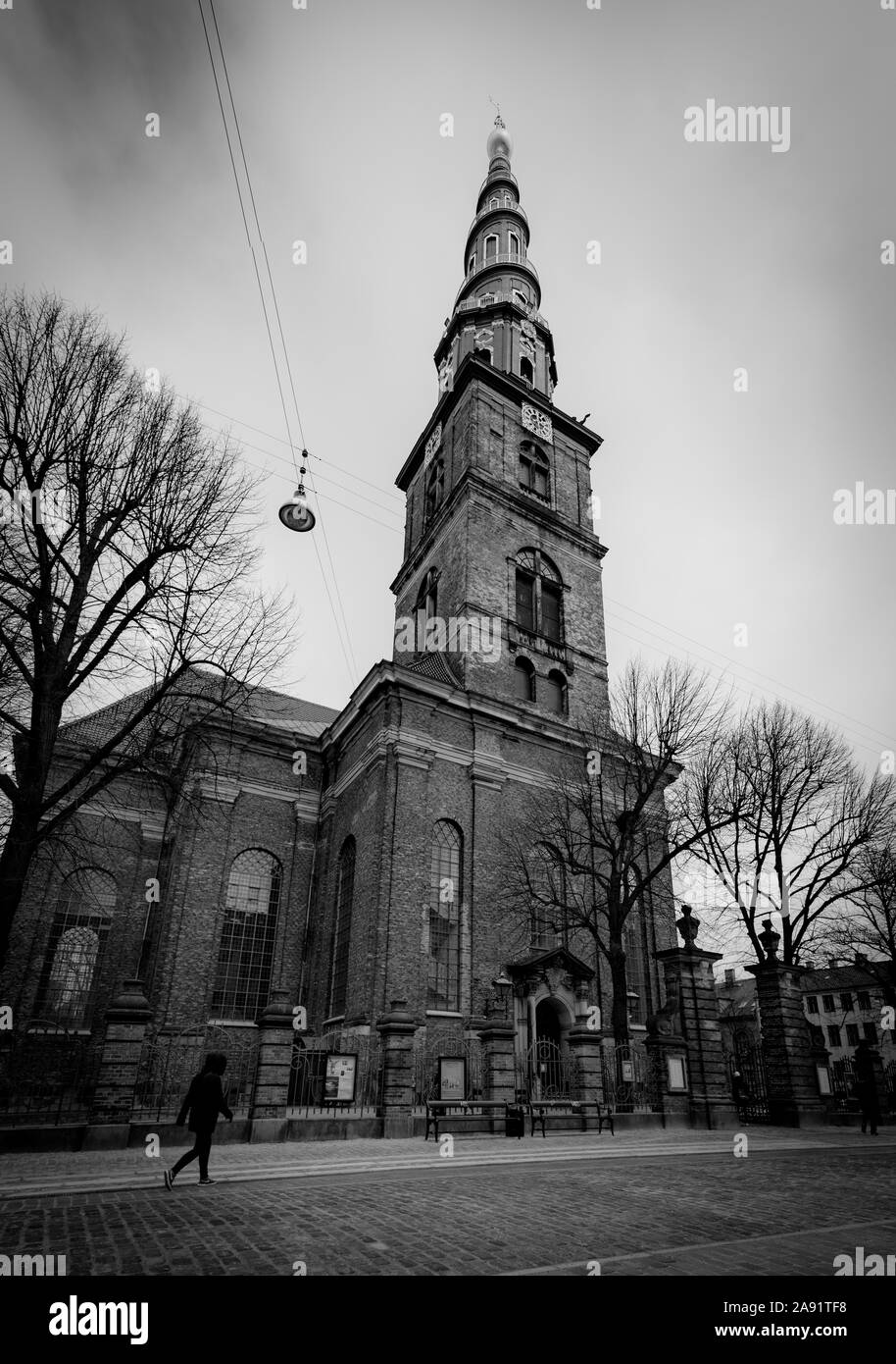 Die Kirche unseres Erlösers, eine barocke Kirche in Kopenhagen, Dänemark, berühmt für seine Helix spire Stockfoto