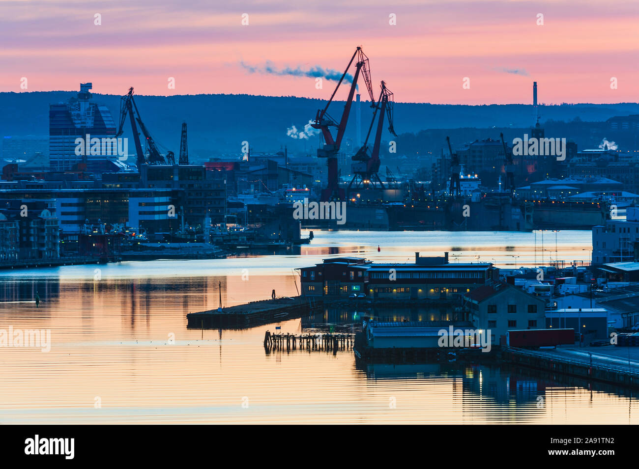 Hafen bei Sonnenuntergang Stockfoto