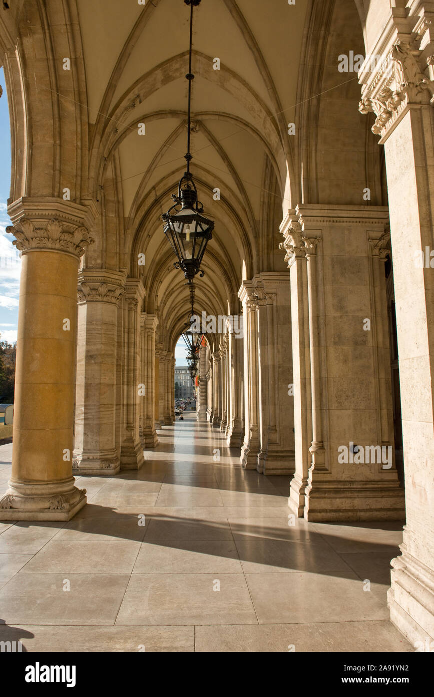Gewölbedecken der Eingang zum Vienna City Hall (Rathaus) Stockfoto