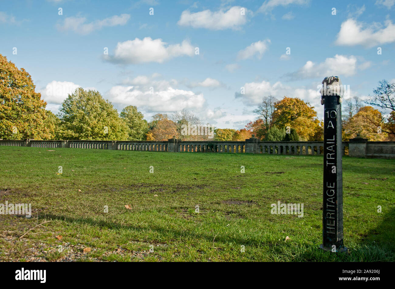 "Heritage Trail" anmelden Crystal Palace Park in South East London. Stockfoto