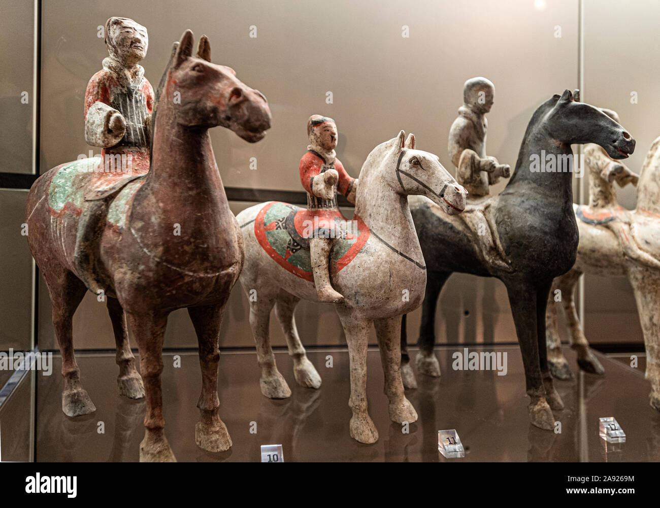 Oriental figures Fotos und Bildmaterial in hoher Auflösung Alamy