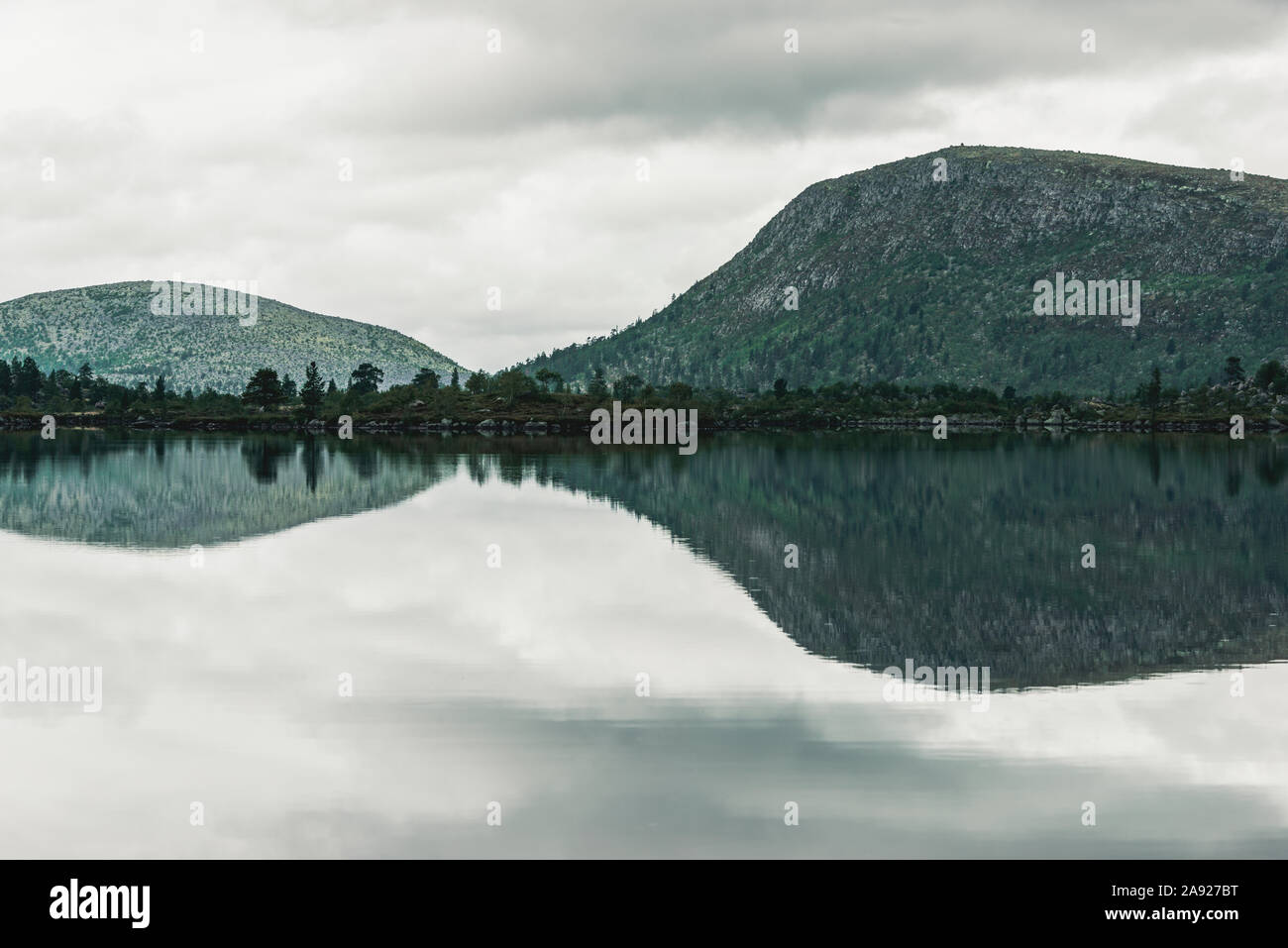 Spiegelungen im See Stockfoto