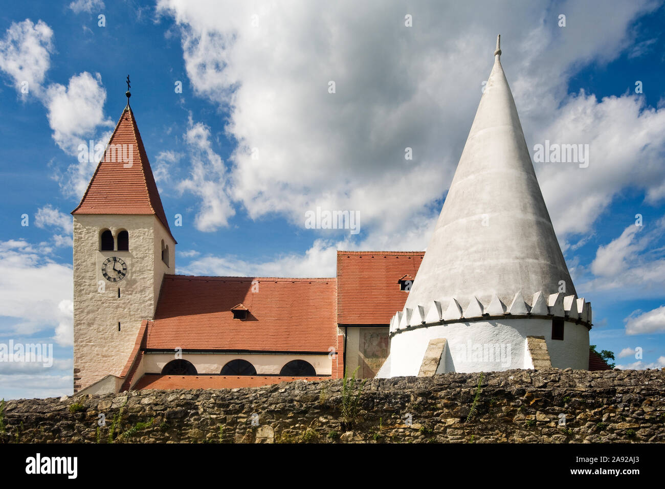 Kirche und Karner in Friedersbach, Zwettl, Waldviertel, Österreich Stockfoto