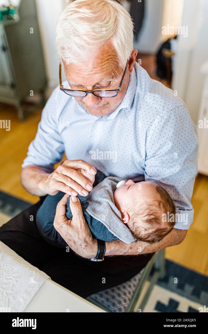 Großvater mit Baby Stockfoto