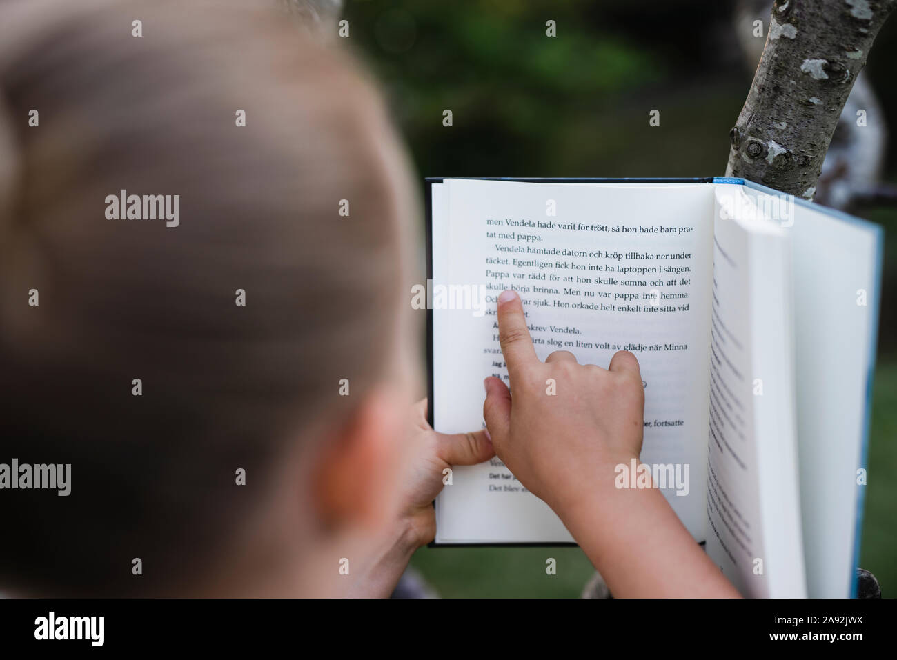 Mädchen lesen Stockfoto