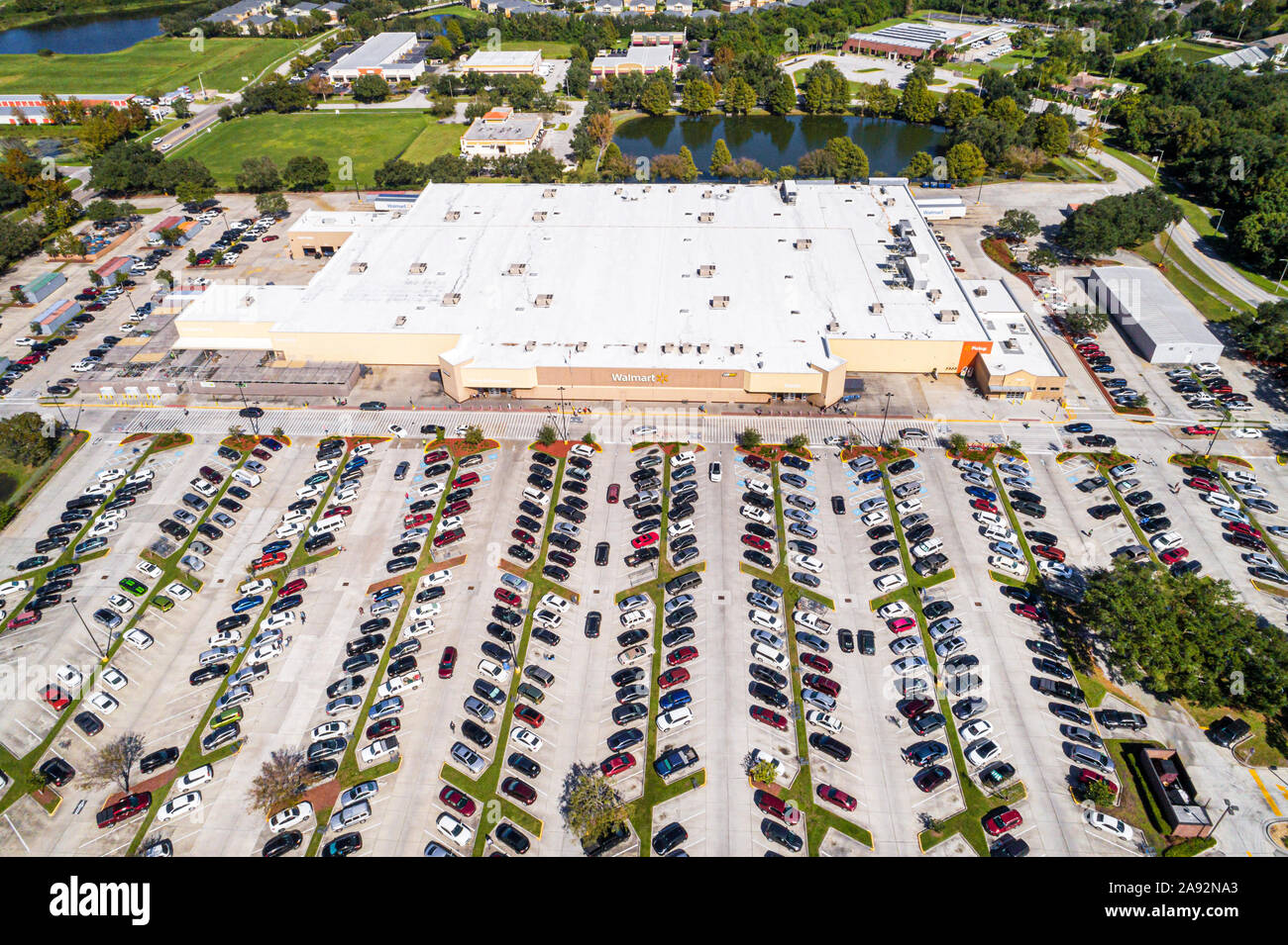 St Saint Cloud Florida, Walmart Big-Box Supercenter Discount Kaufhaus, außen, außen Parkplatz am Eingang, Luftaufnahme Vogel Stockfoto