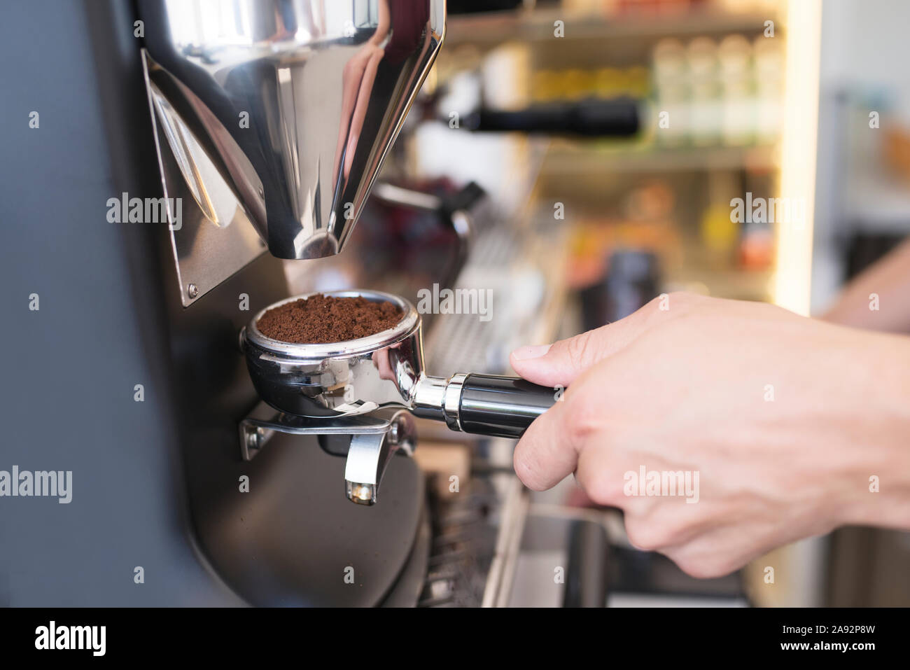 Zubereitung von Kaffee Barista Stockfoto