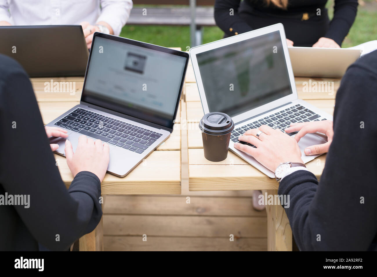 Business-Leute mit laptops Stockfoto