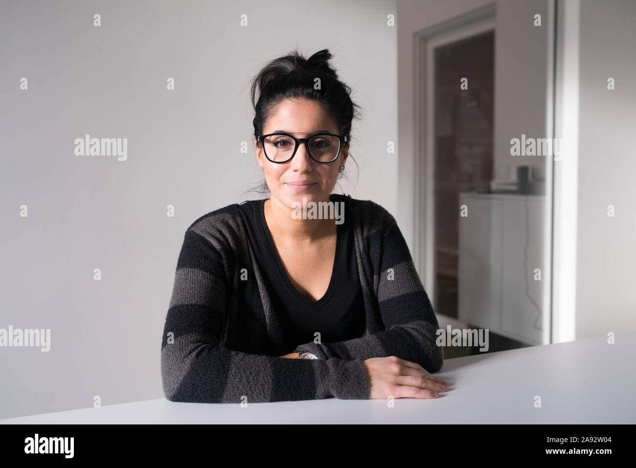 Porträt der Frau im Büro Stockfoto