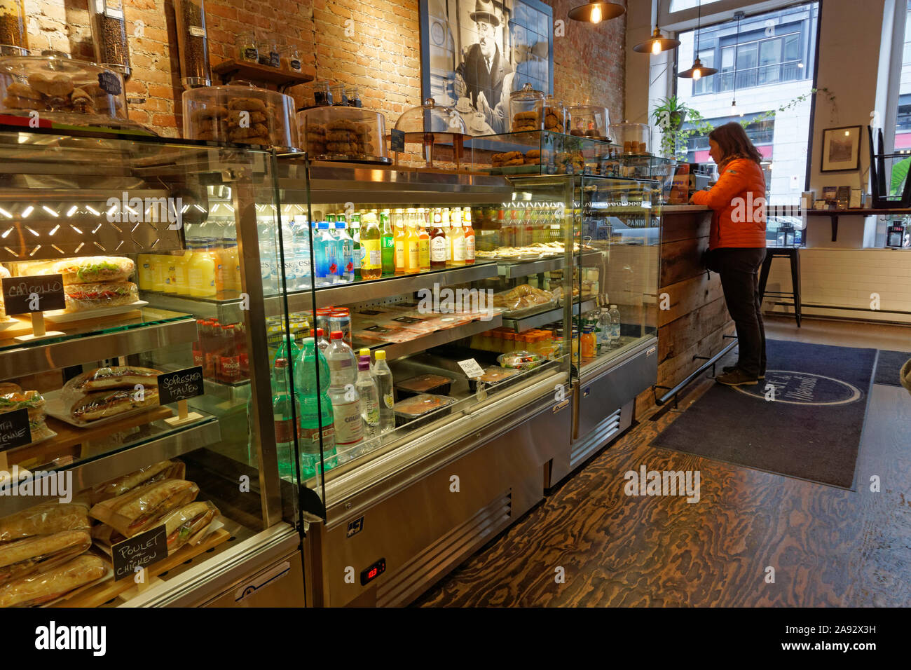 Innenraum der Italienischen Stil Cafe de Mercanti Coffee Shop in der Altstadt von Montreal, Quebec, Kanada Stockfoto