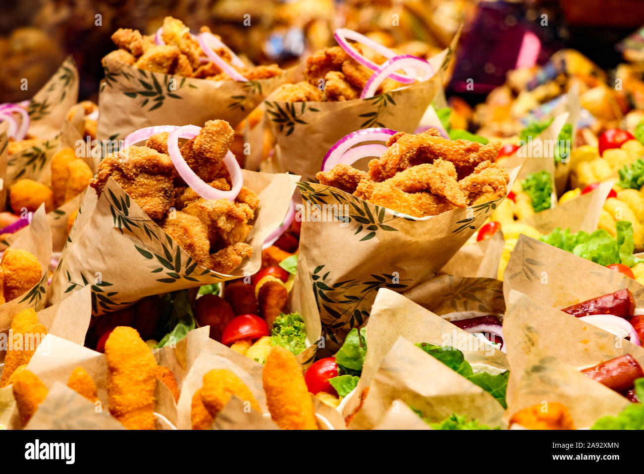 Schnell gebratene Meeresfrüchte an der Barcelona essen Markt verfügbar Stockfoto