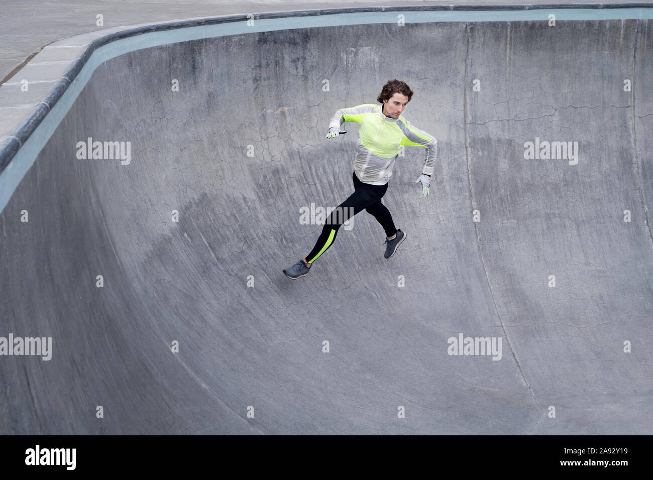 Mann im Sport Kleidung ausführen Stockfoto