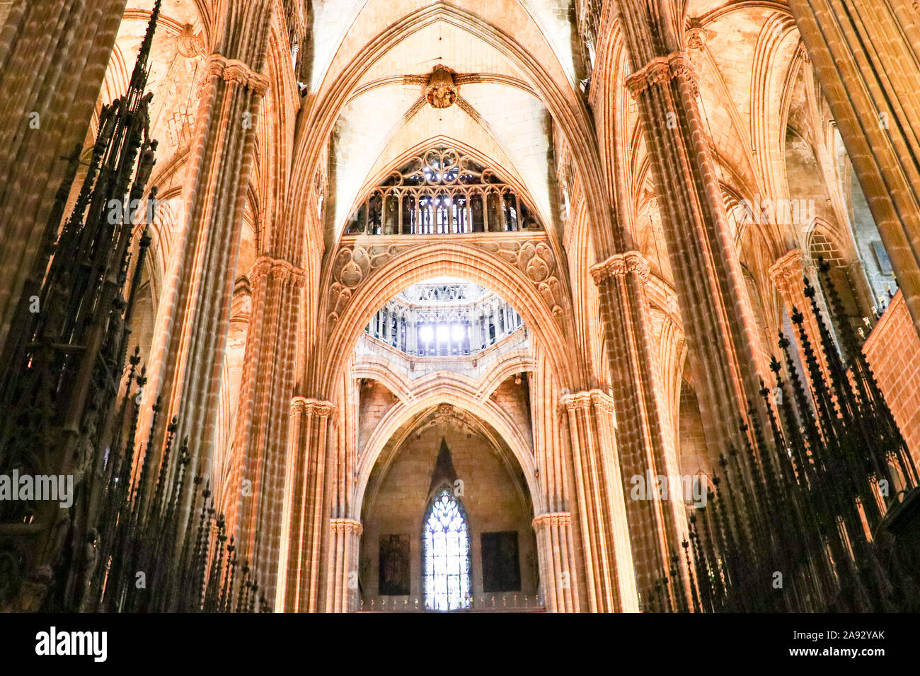 Die Kathedrale von Barcelona, im gotischen Stil mit eleganten Fenstern und detaillierte Entwürfe überall Stockfoto