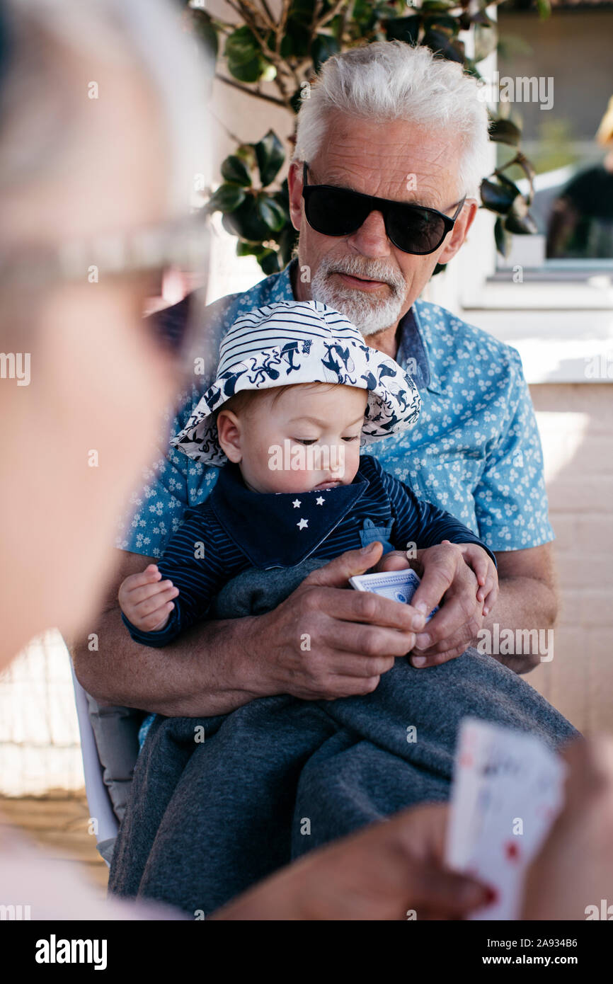 Großvater mit Baby Stockfoto