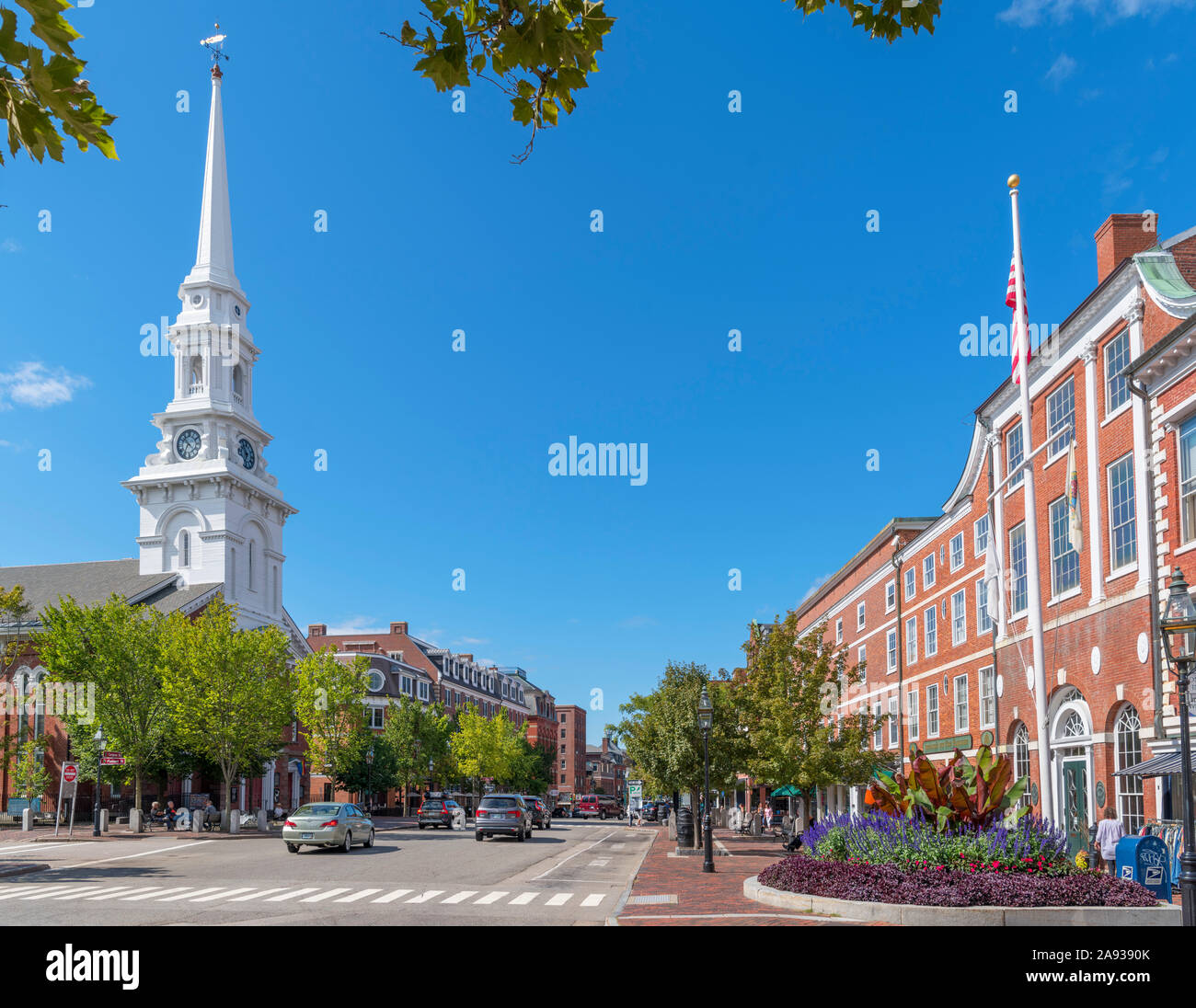 Marktplatz suchen in Richtung Kirche und Congress Street im Zentrum der Innenstadt von Portsmouth, New Hampshire, USA Stockfoto