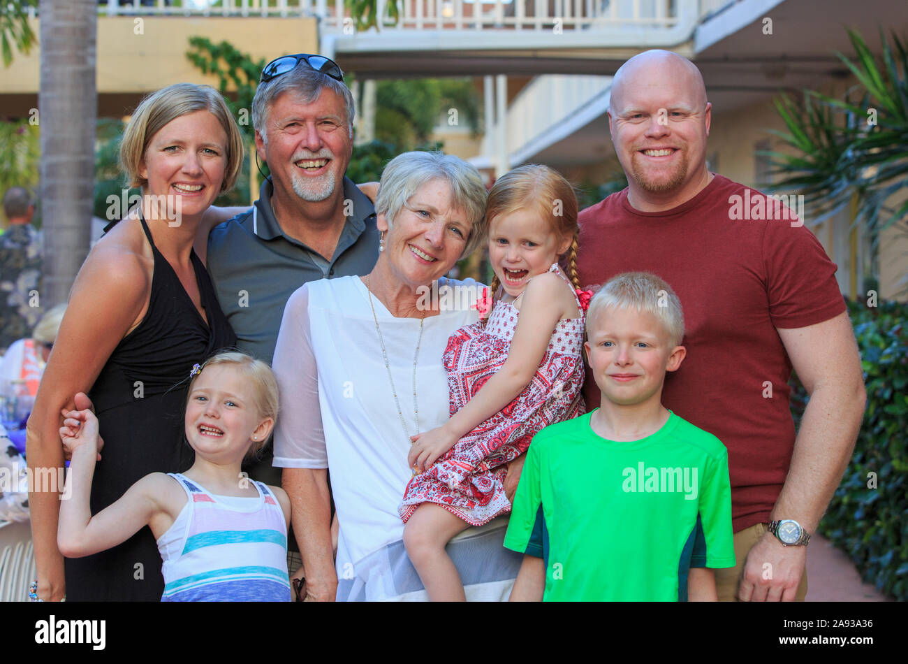 Porträt einer glücklichen Familie mit mehreren Generationen Stockfoto