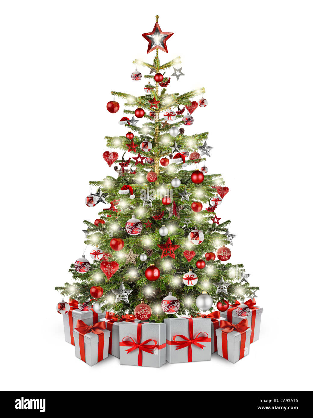 Natürliche nordmann Weihnachtsbaum, verziert mit silber rot Holz- spielereien Sterne Herzen und LED-Leuchten. Stapel von Weihnachten Geschenk Geschenke unter es Isola Stockfoto