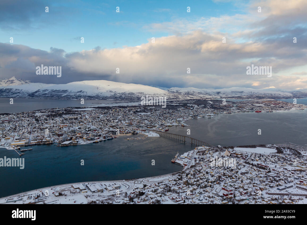 Tromsö in Nordnorwegen von Seilbahn Fjellheisen im Winter gesehen Stockfoto