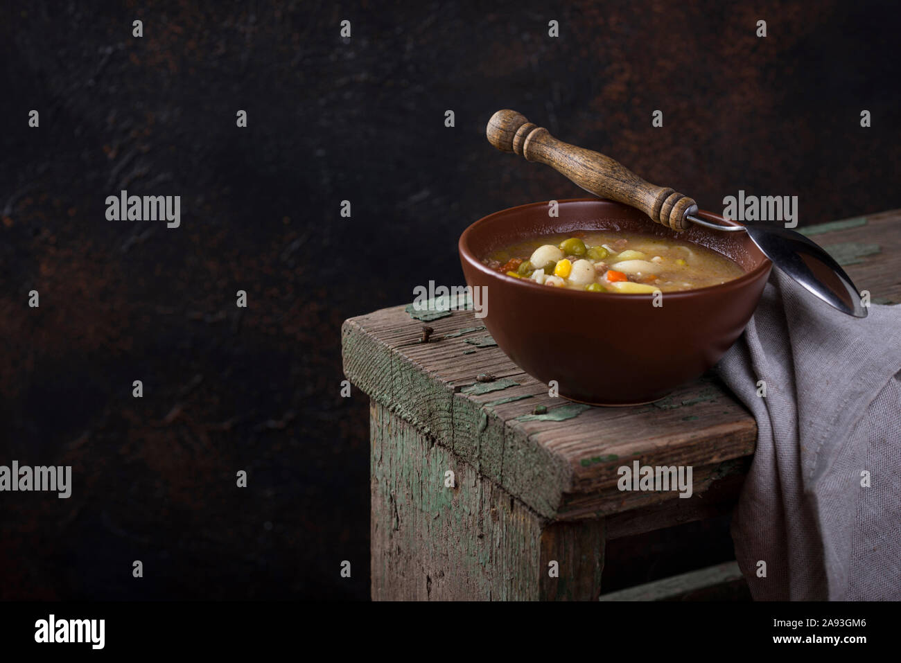 Suppe mit Gemüse- und Hackfleisch/Faschiertem Stockfoto