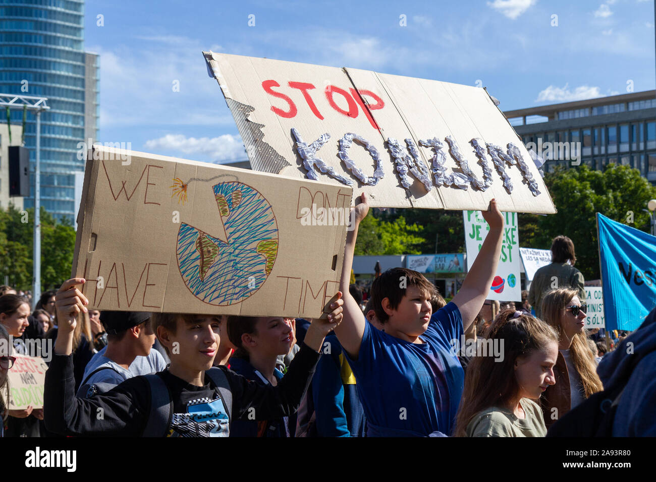 Slowakische Schüler sammeln in den Klimawandel Protestkundgebung in der Hauptstadt. Stockfoto