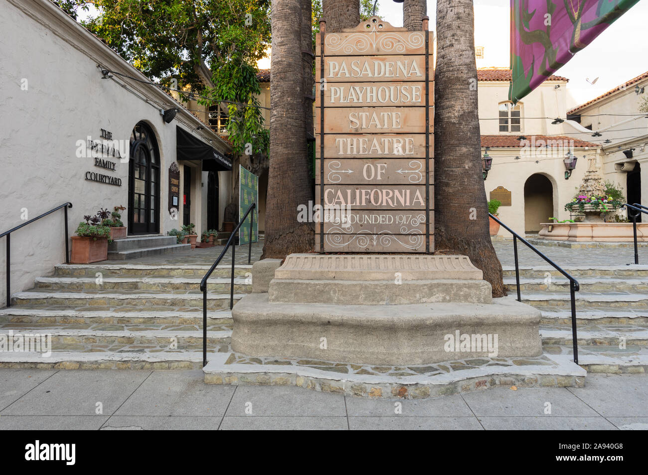 Der Pasadena Playhouse Courtyard in Los Angeles County. Dieses Spielhaus ist das offizielle Theater des Bundesstaates Kalifornien. Stockfoto