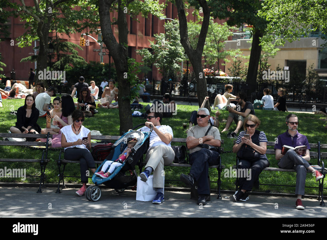 Sommer Mittag an der Greenwich Village Washington Square, New York. Stockfoto